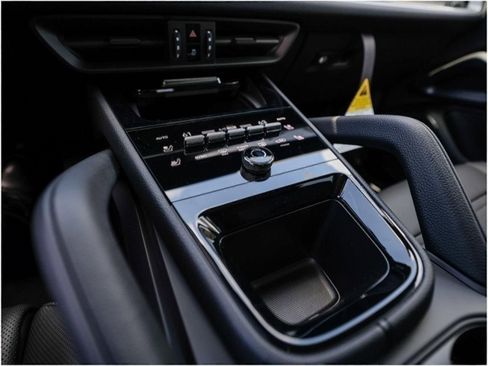 Certified 2025 Porsche Cayenne Coupe AWD/4WD image 20