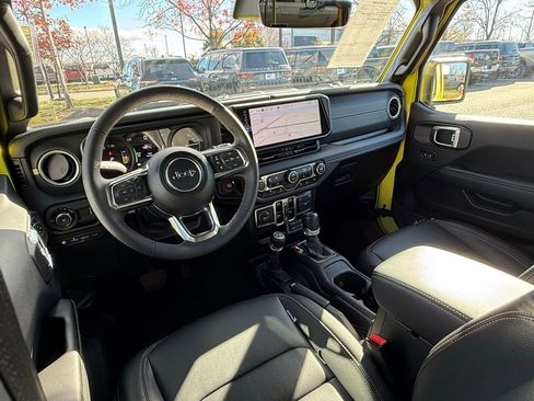 Used 2024 Jeep Wrangler Unlimited Sahara w/ Technology Group image 27