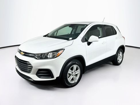 Used 2022 Chevrolet Trax LS w/ Tint and Cruise Package FWD image 3