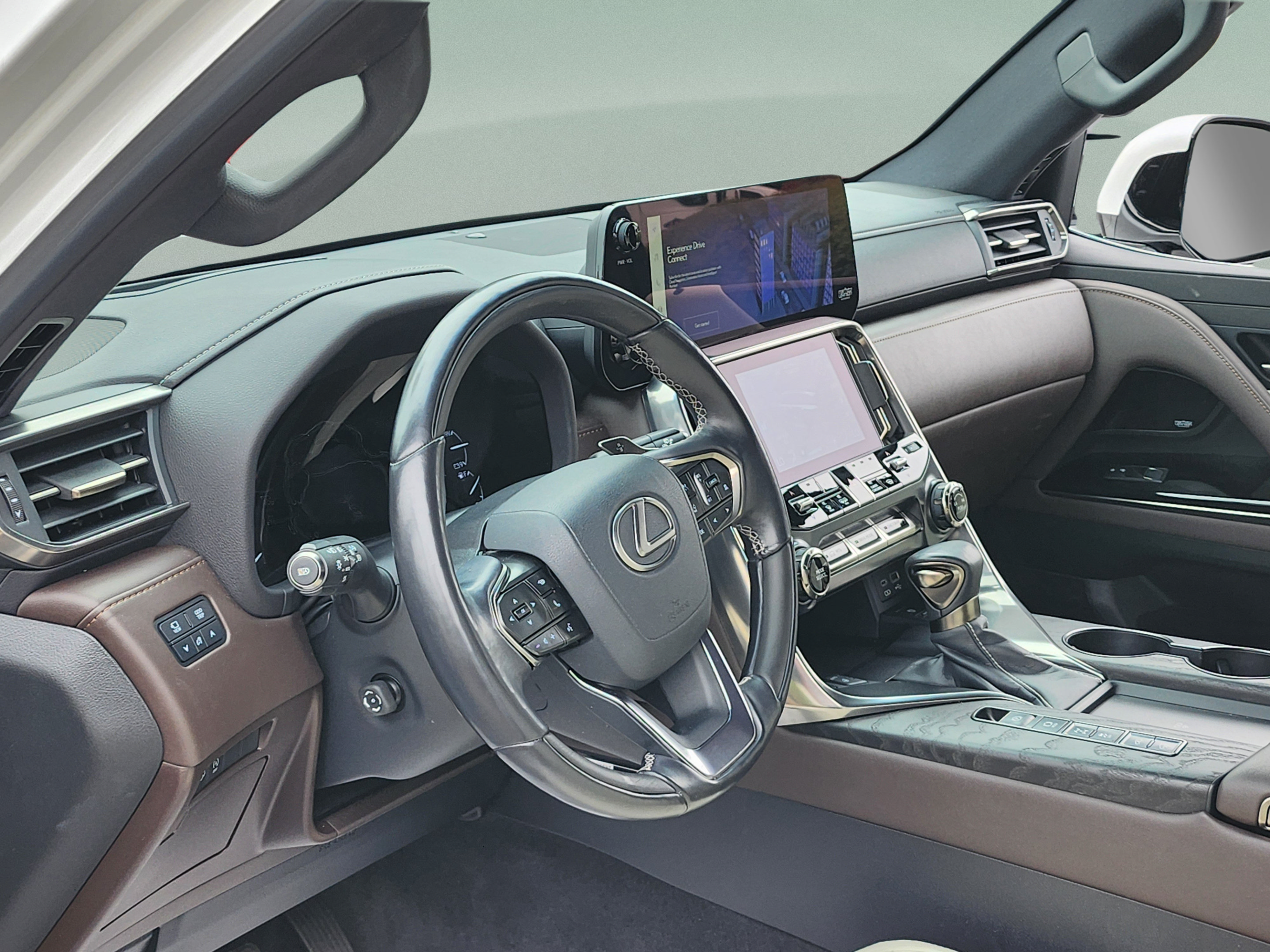 Used 2023 Lexus LX 600 4WD w/ Accessory Package (Z1) image 12