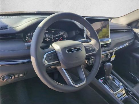 New 2026 Jeep Compass Latitude image 18