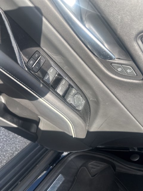Used 2021 Cadillac Escalade Premium Luxury RWD image 11