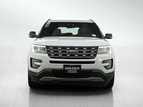 Used 2016 Ford Explorer XLT w/ Equipment Group 201A AWD/4WD image 9