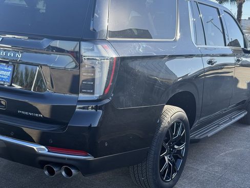 New 2025 Chevrolet Suburban Premier image 11