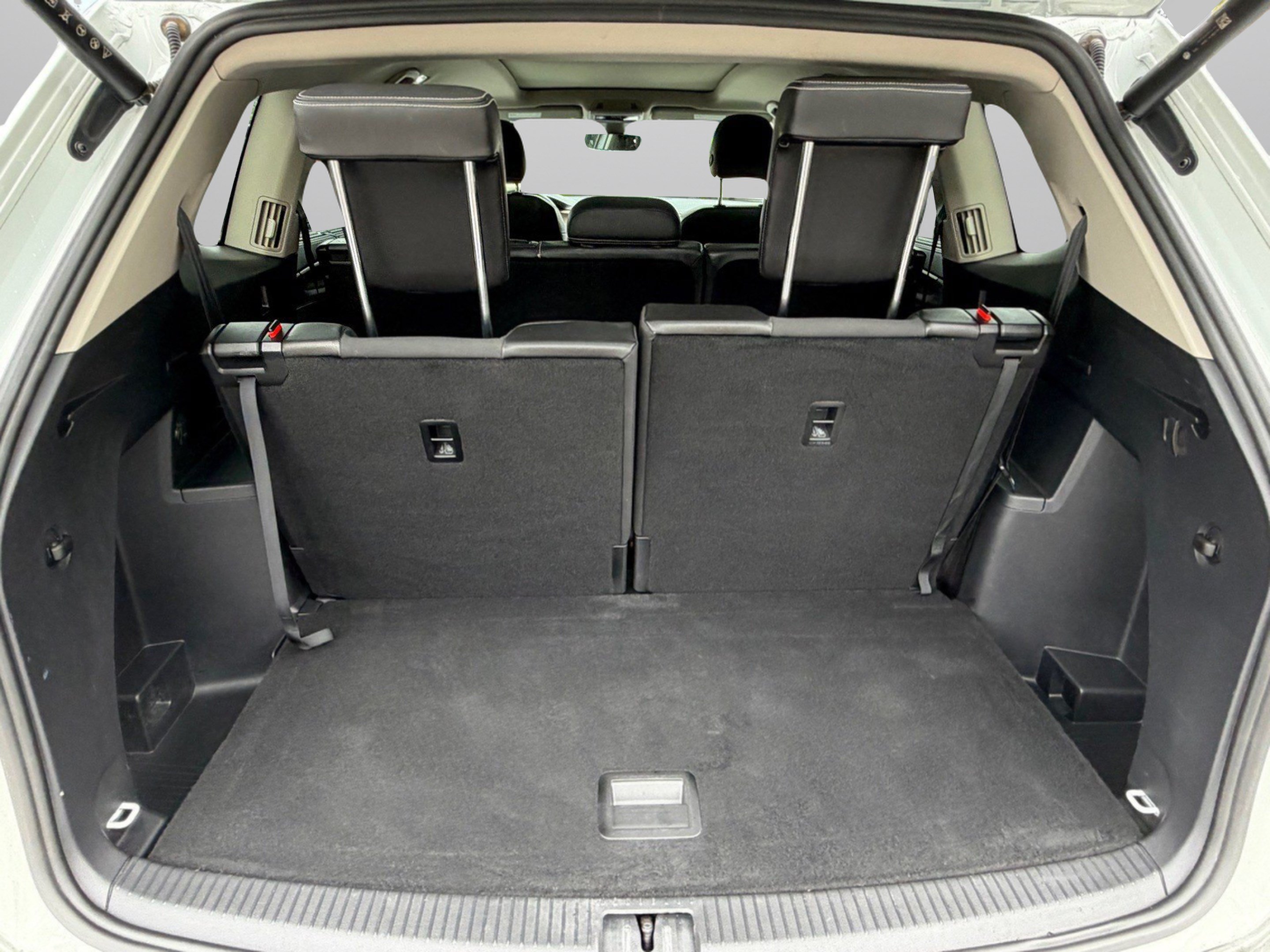 Used 2024 Volkswagen Atlas SE FWD image 35