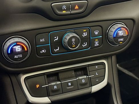 Certified 2024 GMC Terrain SLT w/ Infotainment Package II image 19