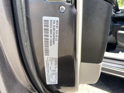 Used 2023 Chrysler Voyager LX FWD image 33