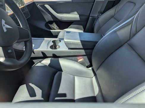 Used 2025 Tesla Model Y Long Range image 9