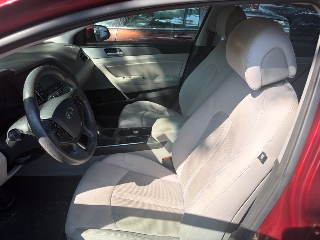 Used 2015 Hyundai Sonata SE w/ Option Group 09 FWD image 5