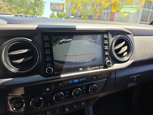 Used 2021 Toyota Tacoma TRD Off-Road w/ TRD Premium Off Road Package AWD/4WD image 17