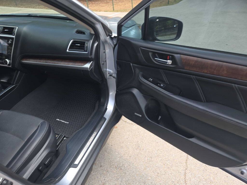 Used 2018 Subaru Outback 2.5i Limited AWD/4WD image 29