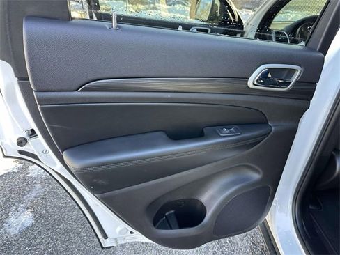 Certified 2019 Jeep Grand Cherokee Laredo image 18