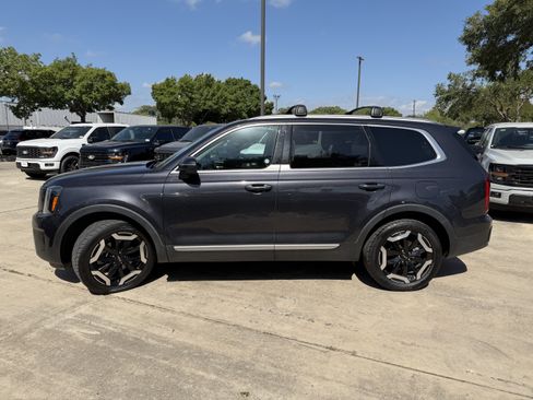 Used 2025 Kia Telluride S AWD/4WD image 11