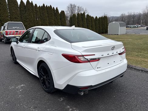 Used 2025 Toyota Camry SE image 6