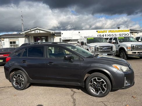 Used 2016 Subaru Crosstrek 2.0i Premium w/ Moonroof Package image 2