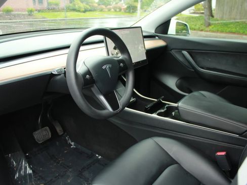 Used 2021 Tesla Model Y Long Range AWD/4WD image 10