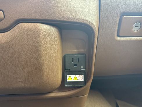 Used 2021 RAM 3500 Laramie w/ Chrome Appearance Group image 11