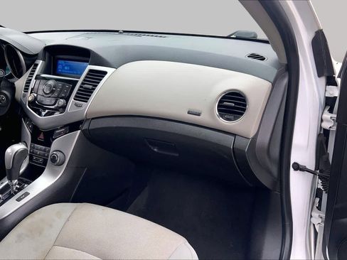 Used 2014 Chevrolet Cruze LT FWD image 18
