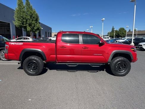 Used 2021 Toyota Tacoma TRD Off-Road w/ TRD Premium Off Road Package AWD/4WD image 4