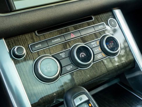 Used 2016 Land Rover Range Rover Sport SE image 25