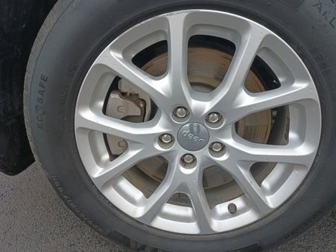 Used 2014 Jeep Cherokee Latitude w/ Comfort/Convenience Group image 37