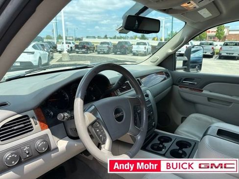 Used 2012 GMC Yukon XL SLT w/ SLT-2 Equipment Package AWD/4WD image 16
