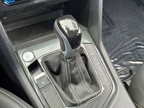 Used 2024 Volkswagen Tiguan SE image 18