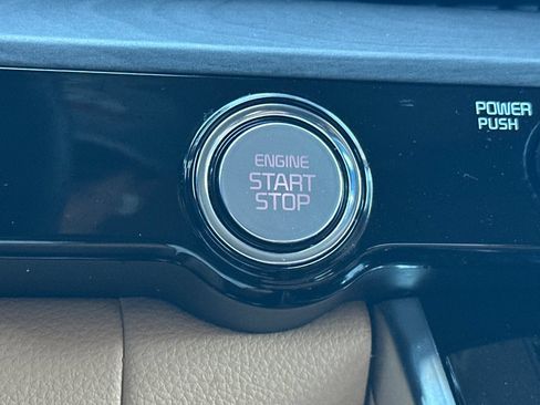 Used 2024 Kia Carnival EX FWD image 21