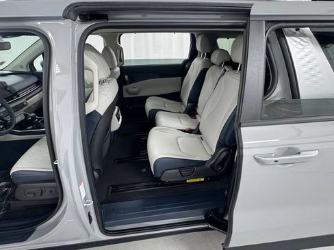 New 2026 Kia Carnival EX FWD image 16