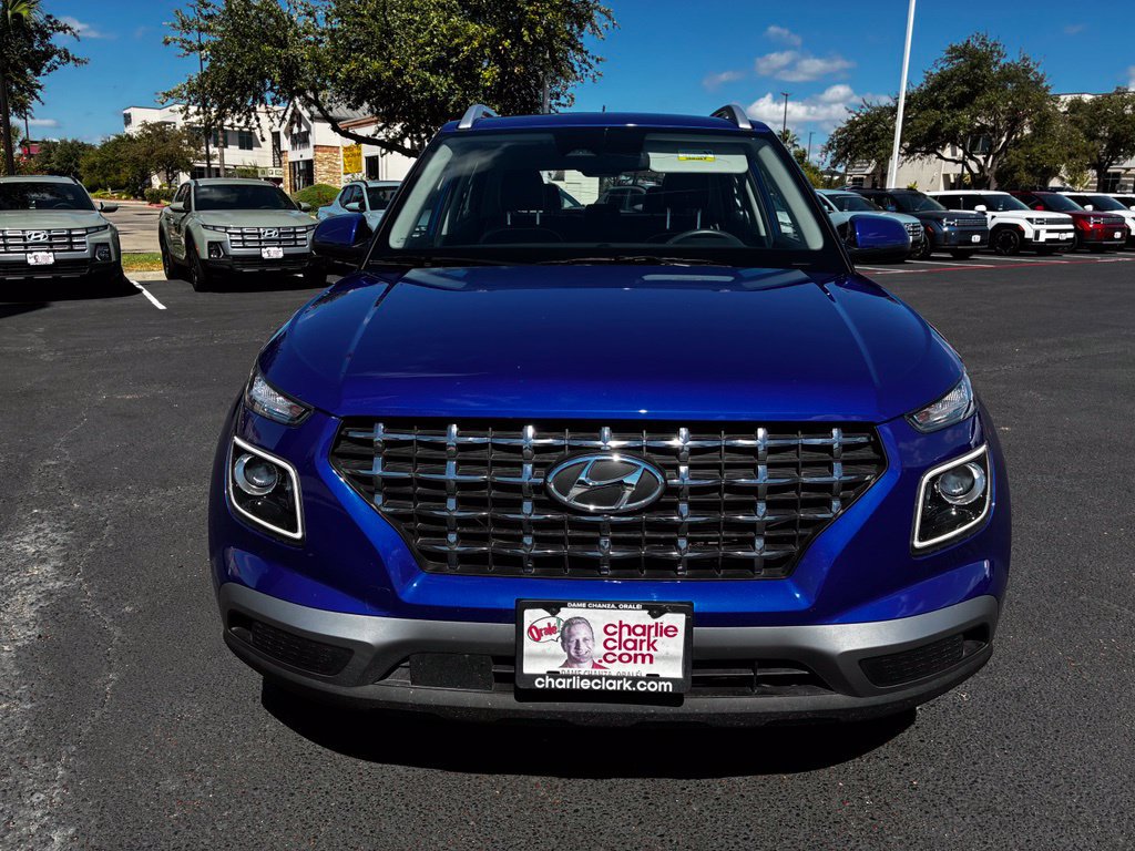 Used 2025 Hyundai Venue Limited FWD image 8