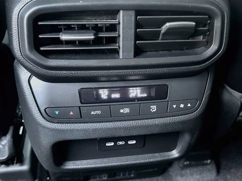 Used 2025 Honda Pilot Touring image 27