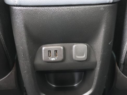Used 2022 Chevrolet Colorado Z71 AWD/4WD image 16