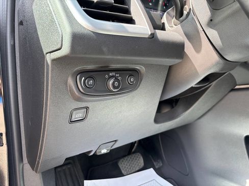 Used 2024 GMC Terrain SLT image 32