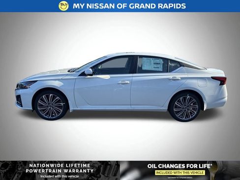 New 2026 Nissan Altima 2.5 SV w/ SV Premium Package AWD/4WD image 2