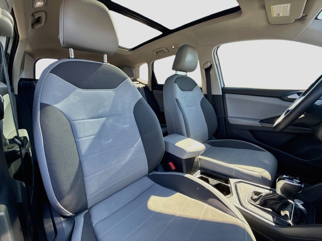 Used 2023 Volkswagen Taos SE w/ Panoramic Sunroof Package FWD image 37