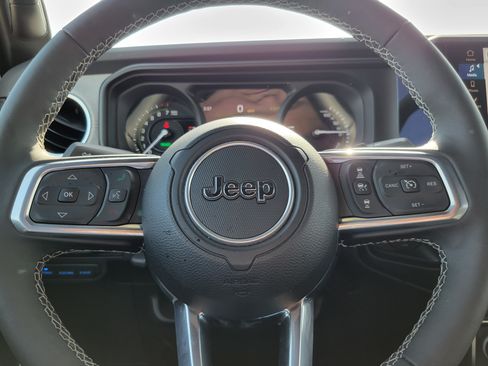 Used 2025 Jeep Wrangler Unlimited Sahara w/ Safety Group AWD/4WD image 8