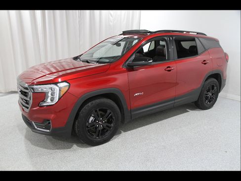 Used 2024 GMC Terrain AT4 AWD/4WD image 3