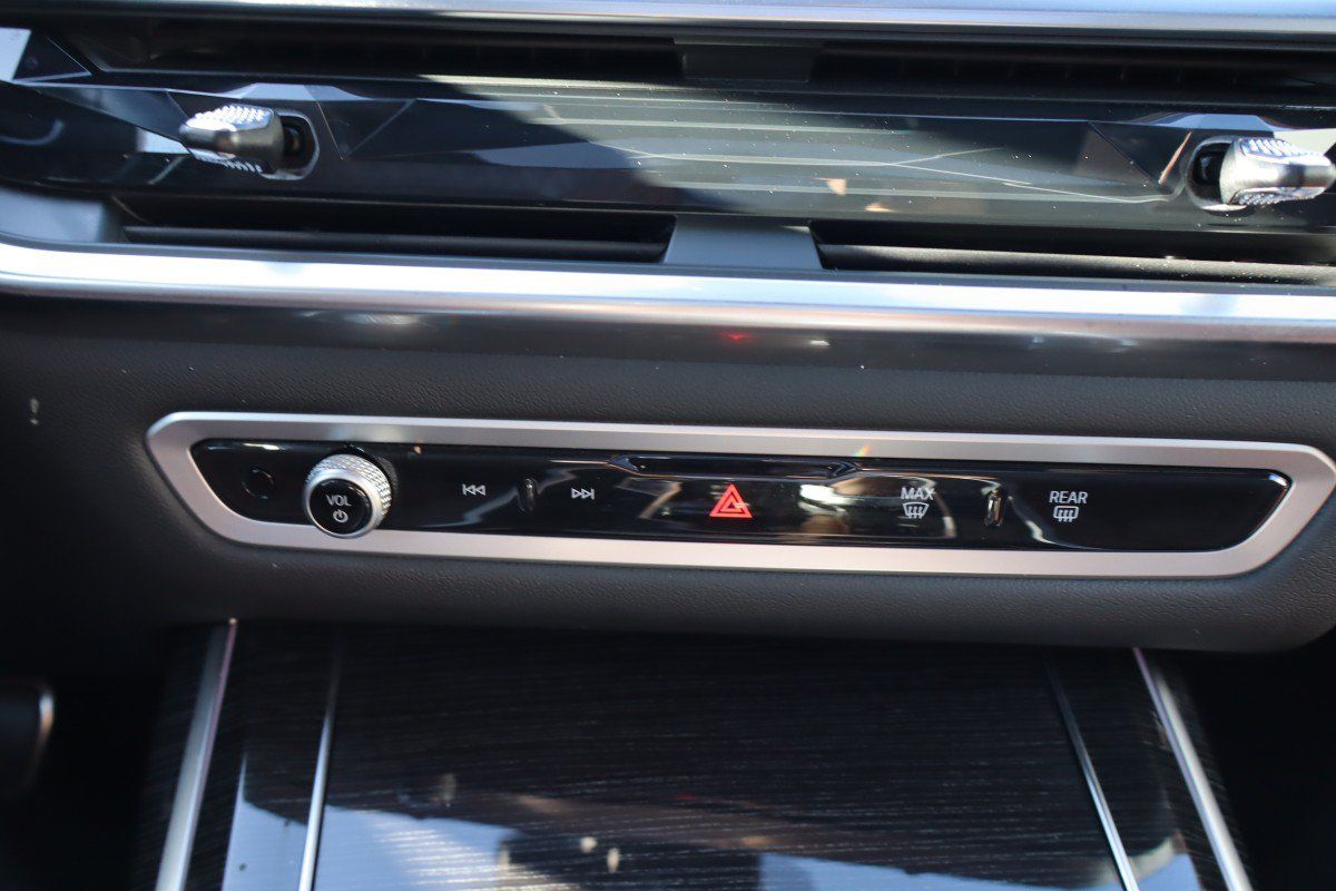 Used 2026 BMW X7 M60i AWD/4WD image 17