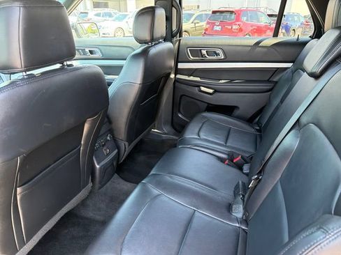 Used 2017 Ford Explorer XLT w/ Equipment Group 202A FWD image 20