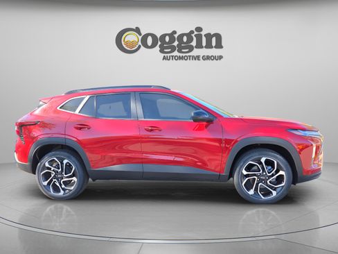 New 2026 Chevrolet Trax RS w/ Driver Confidence Package image 7