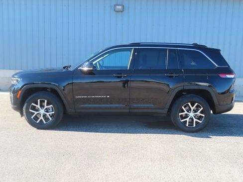 Used 2023 Jeep Grand Cherokee Limited w/ Trailer Tow Prep Group (B) AWD/4WD image 10
