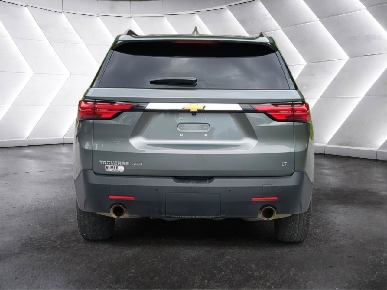 Used 2023 Chevrolet Traverse LT AWD/4WD image 4