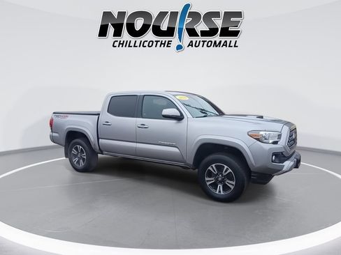 Used 2018 Toyota Tacoma TRD Sport image 2