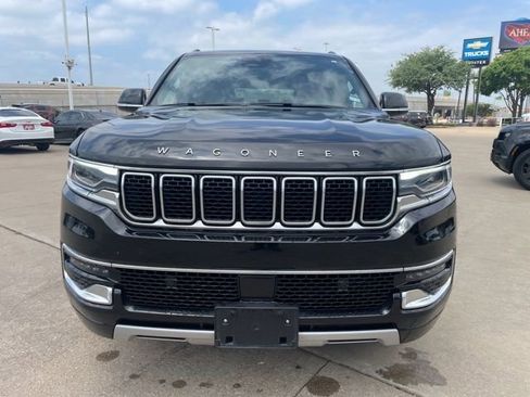 Used 2024 Jeep Wagoneer L Series II w/ Flexible Seating Group RWD image 2