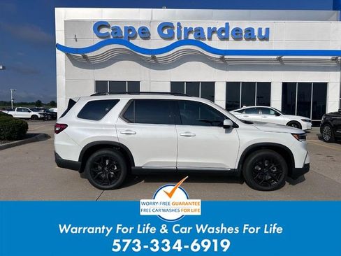 New 2025 Honda Pilot Touring image 1