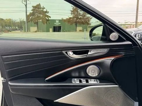Used 2019 Kia K900 Luxury image 20