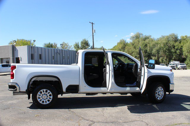 Used 2023 Chevrolet Silverado 2500 LT AWD/4WD image 20