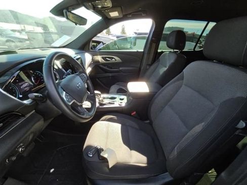 Used 2023 Chevrolet Traverse LT image 8