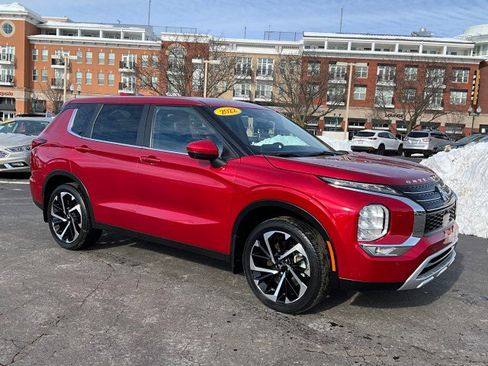 Used 2022 Mitsubishi Outlander SE image 35