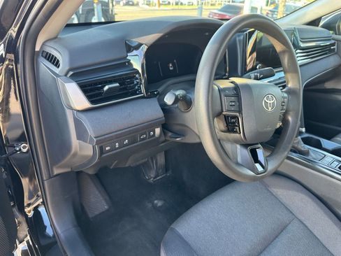 Used 2025 Toyota Camry LE image 33